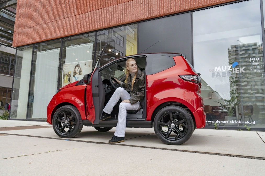 slide_eaixam-ecity-sport-670c4889d7836